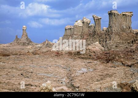 Erodierte Türme und Zinnen aus Salz, Kalium und Magnesium in der Danakil-Wüste, Afar-Region, Äthiopien, Afrika Stockfoto