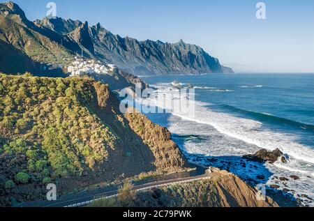 Beeindruckende Felsküste im Norden Teneriffas Stockfoto
