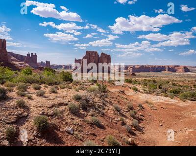 Courthouse Tower & The Three Gossips, Arches National Park, Utah USA Stockfoto