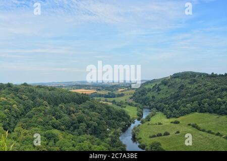 Das Wye Valley in Wales, Großbritannien, wie an einem Sommertag gesehen. Stockfoto