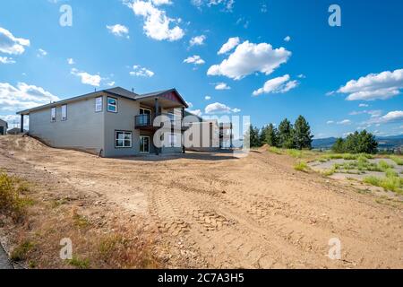 Neue gehobene Häuser in Hanglage in einer amerikanischen Unterteilung in Spokane, Washington, USA Stockfoto