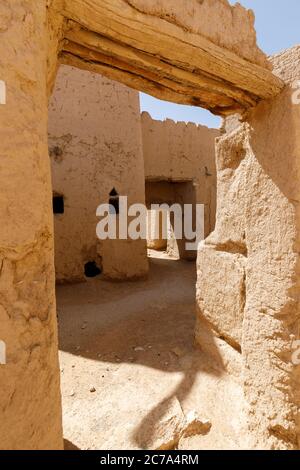 Verlassene Häuser in der traditionellen Konstruktion der arabischen adobe-Architektur in Qusur al Muqbil in der Nähe von Riad in Saudi-Arabien Stockfoto