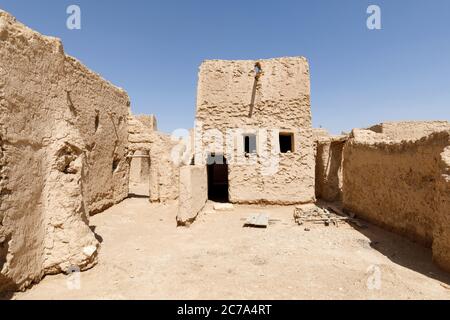 Verlassene Häuser in der traditionellen Konstruktion der arabischen adobe-Architektur in Qusur al Muqbil in der Nähe von Riad in Saudi-Arabien Stockfoto