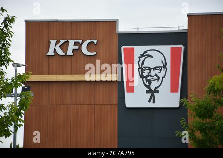 KFC, Kentucky Fried Chicken, amerikanische Fast-Food-Kette, Clermont-Ferrand, Puy-de-Dome, Auvergne, Frankreich Stockfoto