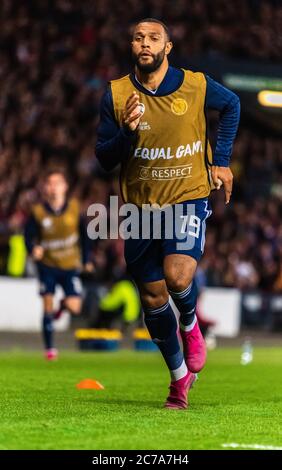 Glasgow, Schottland, Vereinigtes Königreich – 6. September 2019. Vor dem Qualifikationsspiel der UEFA Euro 2020 war Matt Phillips, der die schottische Fußballnationalmannschaft gegen sich verwickte Stockfoto