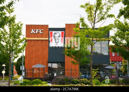 KFC, Kentucky Fried Chicken, amerikanische Fast-Food-Kette, Clermont-Ferrand, Puy-de-Dome, Auvergne, Frankreich Stockfoto