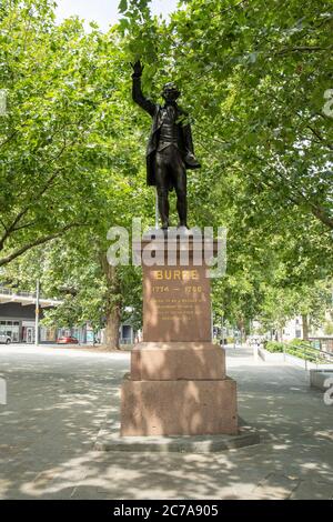 Statue von Edmund Burke in St. Augustine's Parade, Bristol. Von 1774 bis 1780 war er sechs Jahre lang Abgeordneter für Bristol. England, Großbritannien Stockfoto