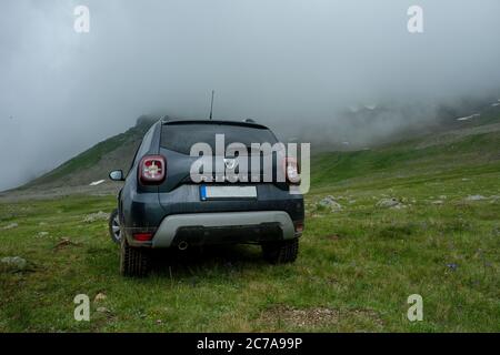 8. Juni 2020 Tag in der türkei Rize Stadt Entdeckung Natur Dacia Staubwedel. Genießen Sie die Natur mit dacia Duster 4x4. Stockfoto