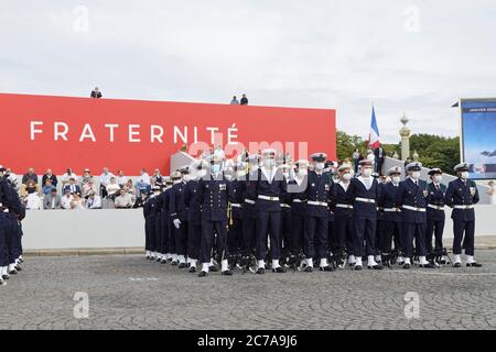 Paris, Frankreich. Juli 2020. Die Militärparade des Bastille-Tages vom 14. Juli 2020 dreht sich um das Thema engagierte Nation, vereint und solidarisch. Stockfoto