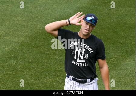 Bronx, Usa. Juli 2020. Der New York Yankees-Rechtsfeldspieler Aaron Judge ist am Mittwoch, den 15. Juli 2020, während eines Sommertrainings im Yankee Stadium im Außenfeld unterwegs. Foto von Corey Sipkin/UPI Kredit: UPI/Alamy Live News Stockfoto