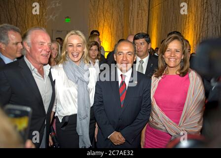 Präsident Felipe Calderon aus Mexiko und Frau Margarita Zavala bei der Premierenparty für Mexiko die Royal Tour in der Innenstadt von Los Angeles mit Sharon Stone und James Caan Stockfoto