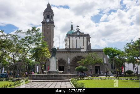 Manila, Philippinen - 11. Januar 2017: Außenansicht der Kathedrale von Manila in Intramuros Stockfoto