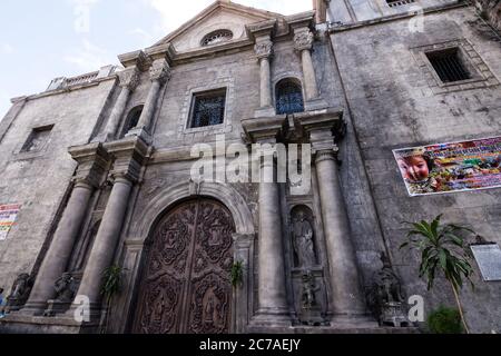 Manila, Philippinen - 11. Januar 2017: San Agustin Kirche Außeneingang Stockfoto