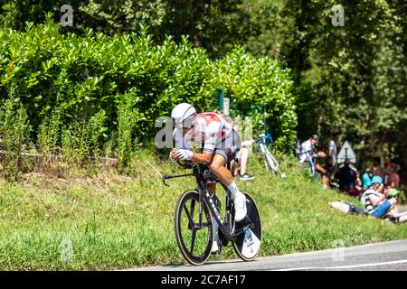 Bosdarros, Frankreich - 19. Juli 2019: Der belgische Radler Jasper Stuyven vom Team Trek-Segafredo fährt während der Etappe 13, Einzelzeitfahren, von Le Tour Stockfoto