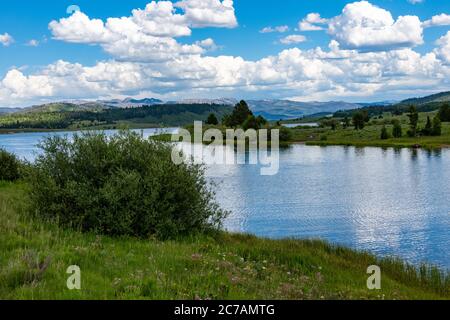 Landschaft rund um Steamboat Lake in der Sommerzeit Stockfoto