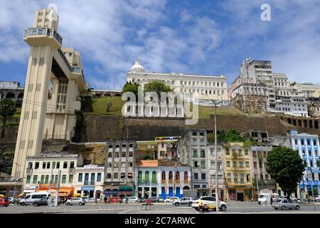 Salvador Bahia Brasilien - der Lacerda Aufzug Blick vom unteren Teil der Stadt Stockfoto