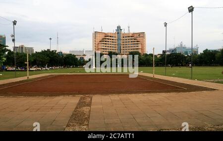 Semarang, Indonesien - 24. Dezember 2018: Volleyballplatz im Raum Simpang Lima, Zentral-Java. Stockfoto