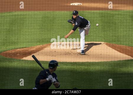 Bronx, Usa. Juli 2020. New York Yankees startet Pitcher James Paxton (65) Pitches zu designierten Hitter Giancarlo Stanton (27) in einem Intrasquad Spiel während Sommertraining Workouts im Yankee Stadium in New York City am Mittwoch, 15. Juli 2020. Foto von Corey Sipkin/UPI Kredit: UPI/Alamy Live News Stockfoto