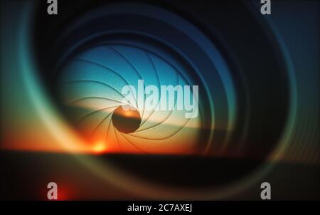 Makrofotografie aus dem Inneren eines Objektivs und dessen Details wie die Membranklingen. Spiegelung des Himmels im Kameraobjektiv. Stockfoto