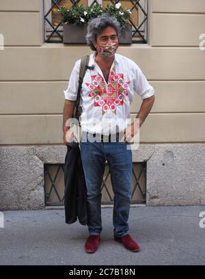 Mailand, Italien. Juli 2020. Kean Etro posiert für Fotografen nach der ersten Modenschau in Mailand nach 19. Ein historischer Tag für italienische Mode mit der ersten echten und wichtigen Modenschau nach dem Lockdown, während der ersten Ausgabe der Mailänder Digital Fashion Week. (Foto von Luca Ponti/Pacific Press) Quelle: Pacific Press Agency/Alamy Live News Stockfoto