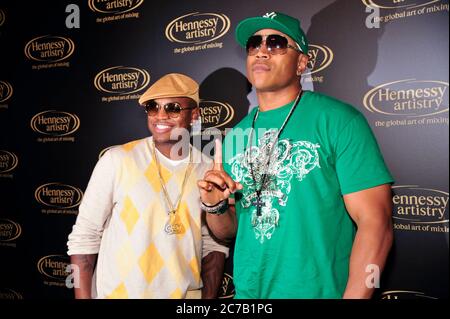 (L-R) Ne-Yo und LL Cool J kommen in der Hennessy Artistik in Kress in Los Angeles an. Kredit: Jared Milgrim/Der Fotoreporter Stockfoto