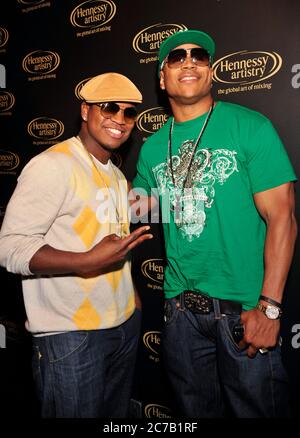 (L-R) Ne-Yo und LL Cool J kommen in der Hennessy Artistik in Kress in Los Angeles an. Kredit: Jared Milgrim/Der Fotoreporter Stockfoto