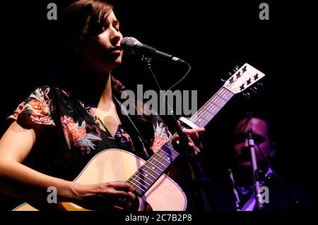 Sängerin Lisa Hannigan tritt am 1. November 2008 im Greek Theatre in Los Angeles auf. Kredit: Jared Milgrim/Der Fotoreporter Stockfoto