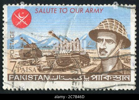 PAKISTAN - UM 1965: Briefmarke gedruckt von Pakistan, zeigt Offizier, um 1965. Stockfoto