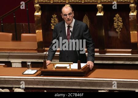 (200716) -- PARIS, 16. Juli 2020 (Xinhua) -- der französische Premierminister Jean Castex stellt der Nationalversammlung am 15. Juli 2020 in Paris, Frankreich, die allgemeine Politik des neuen Kabinetts in den kommenden zwei Jahren vor. Das neue Kabinett des französischen Präsidenten Emmanuel Macron, angeführt von Premierminister Jean Castex, hat mit großer Mehrheit das Vertrauensvotum des Unterhauses des parlaments gewonnen. Der Premierminister kündigte eine finanzielle Hilfe im Wert von 100 Milliarden Euro (114 Milliarden US-Dollar) an, um die Wirtschaft zu erholen. (Foto von Jack Chan/Xin Stockfoto