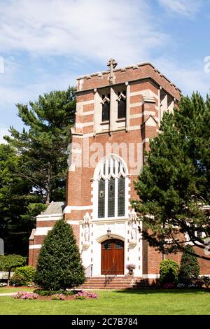 St. Paul's Catholic Church in der Washington Street in Wellesley, Massachusetts, USA. Stockfoto