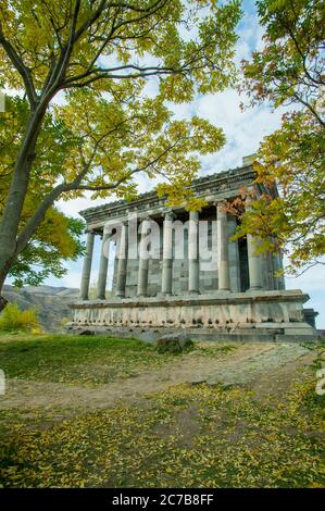 Der Garni-Tempel, der das einzige noch stehende griechisch-römische Kolonnadengebäude in der Nähe von Jerewan, Armenien, ist, wurde vermutlich von König Tiridates I im f Stockfoto