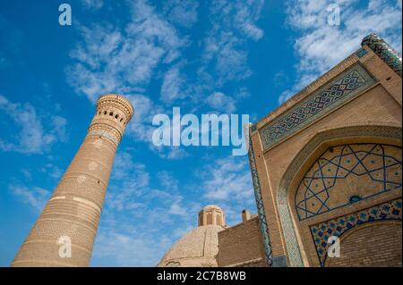 Das 1127 erbaute Kalyan Minarett (Kalon Minarett) ist ein Minarett und die Po-i-Kalyan Moschee in Buchara, Usbekistan und einer der bekanntesten Landmare Stockfoto