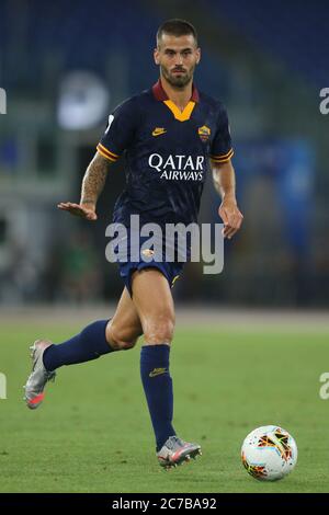 Rom, Italien - 15. Juli 2020: Roger Ibanez (AS ROMA) in Aktion während des italienischen Serie A Fußballspiel als Roma und Hellas Verona, im Olympiastadion in Rom am 15/07/2020 Stockfoto
