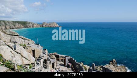 Schöner Sommertag im Minack Theatre in Cornwall, England Stockfoto