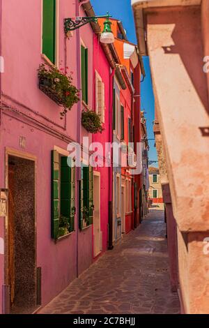 Kleine farbige Häuser in Burano, Venedig - Italien Stockfoto