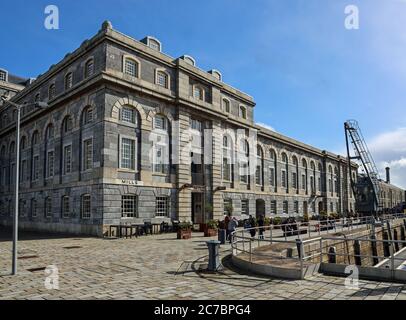 Mills Gebäude am Royal William Yard in Stonehouse Plymouth. Der ehemalige MOD-Vitalhof wird von Urban Splash entwickelt Stockfoto