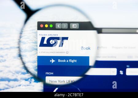 Los Angeles, Kalifornien, USA - 21. März 2019: Illustrative Editorial der Homepage VON LOT Polish Airlines. LOT Polish Airlines Logo sichtbar auf Stockfoto