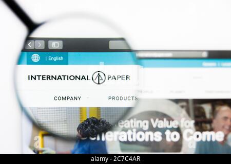 Los Angeles, California, USA - 25. März 2019: Illustrative Editorial der Homepage von International Paper. International Paper Logo sichtbar auf Stockfoto