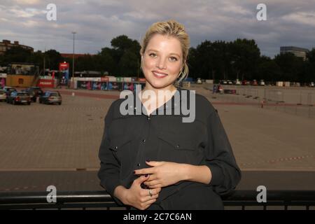 Jella Haase bei der Premiere des Kinofilms 'Berlin Alexanderplatz' im Autokino bewegte Zeiten auf dem Heiligengeistfeld.. Hamburg, Den 15.07.2020. Stockfoto