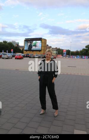 Jella Haase bei der Premiere des Kinofilms 'Berlin Alexanderplatz' im Autokino bewegte Zeiten auf dem Heiligengeistfeld.. Hamburg, Den 15.07.2020. Stockfoto