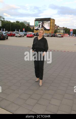 Jella Haase bei der Premiere des Kinofilms 'Berlin Alexanderplatz' im Autokino bewegte Zeiten auf dem Heiligengeistfeld.. Hamburg, Den 15.07.2020. Stockfoto