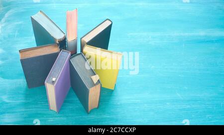 Anordnung alter Bücher, flaches Lay, freier Kopierplatz Stockfoto