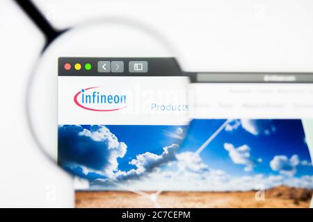 Los Angeles, Kalifornien, USA - 8. April 2019: Illustrative Editorial der Infineon Technologies Website-Homepage. Infineon Technologies Logo sichtbar auf Stockfoto