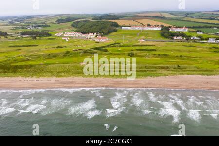 Luftaufnahme von der Drohne des Ailsa-Golfplatzes auf dem Trump Turnberry-Golfplatz in Ayrshire, Schottland, Großbritannien Stockfoto