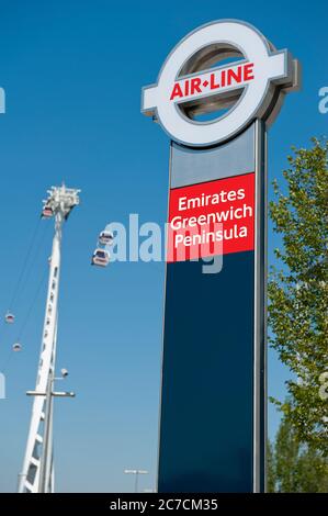 London, Großbritannien. Juli 2012. Die Emirates Air Line Seilbahn, die sich zwischen Royal Victoria Dock und der North Greenwich Halbinsel befindet. Stockfoto