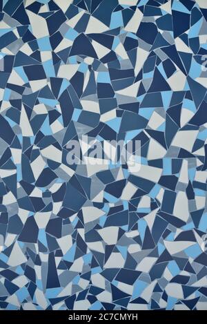 Stein blau lackiert Symetrie Dekor Fliesen mit Risse Wand Hintergrundstruktur. Kachel blau weiß und dunkelblau. Blau Stockfoto