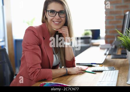 Schöne Dame in guter Laune Stockfoto
