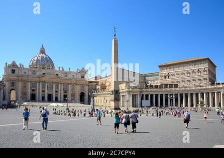 Petersplatz, Papstpalast, Vatikan, UNESCO-Weltkulturerbe, Rom, Latium, Italien Stockfoto