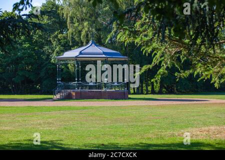 Bandstand, Boultham Park, Amphitheater, Auditorium, Akustik, umfangreiche Restaurierung, neues Dach, Grade2, Gartengavebos. Stockfoto