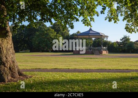 Bandstand, Boultham Park, Amphitheater, Auditorium, Akustik, umfangreiche Restaurierung, neues Dach, Grade2, Gartengavebos. Stockfoto